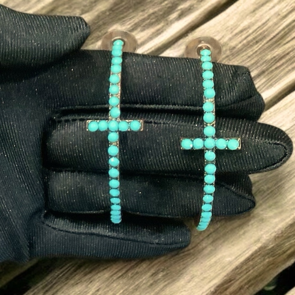 💥2/$24 or 3/$30💥 Boho western chic bronze & turquoise cross earrings. NWT